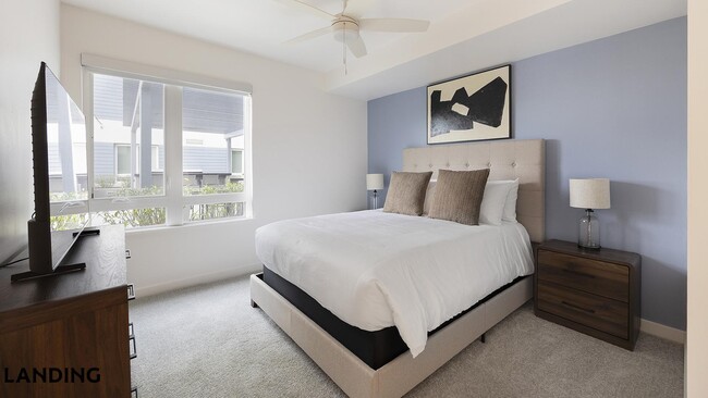 Building Photo - 707 S Farmer Ave