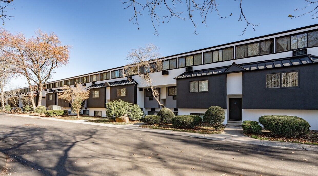 Whitewood Pond Apartments 392 State St North Haven, CT