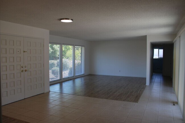 Foto del edificio - 121 Westcott Way
