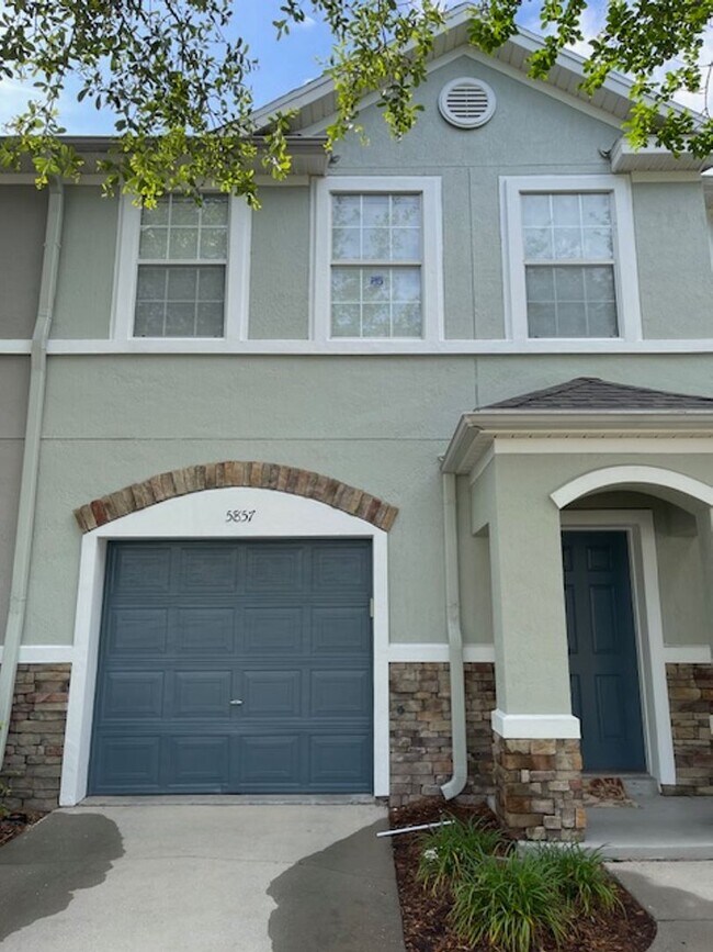 Building Photo - Stonefield Townhouse with Attached Garage!