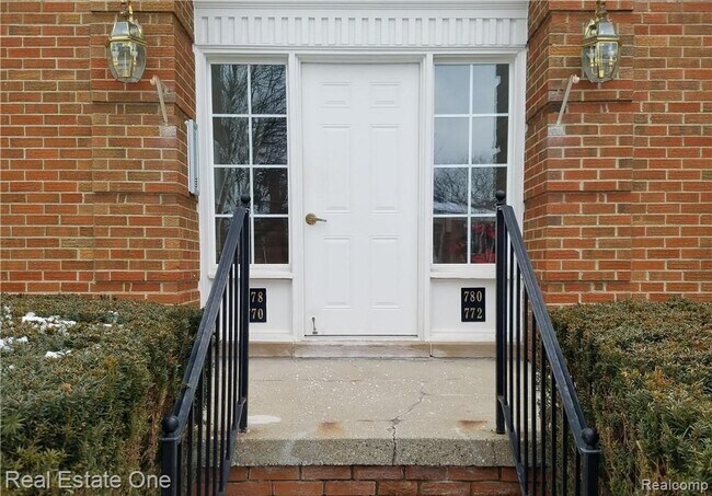 Foto del edificio - 780 E Fox Hills Dr