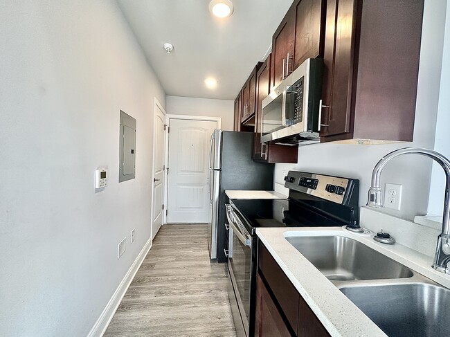 Lexi- Kitchen - 200 5th Apartments