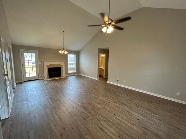 Foto del edificio - Charming 3-Bedroom Ranch on a Corner Lot w...
