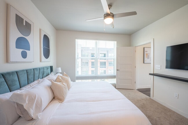 Building Photo - 2048 Bolton Dr NW