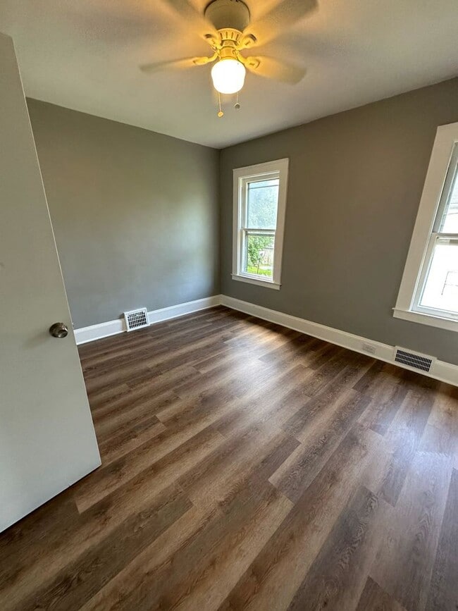 Building Photo - SECTION 8 ONLY !