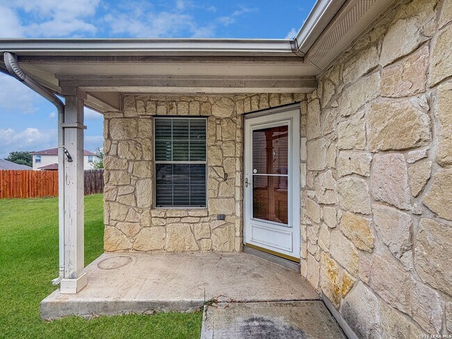 Building Photo - Elegant 3-bedroom, 2-bath single-story home located near FT Sam and Randolph AFB!