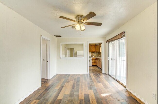 Building Photo - 603 SW 24th Pl