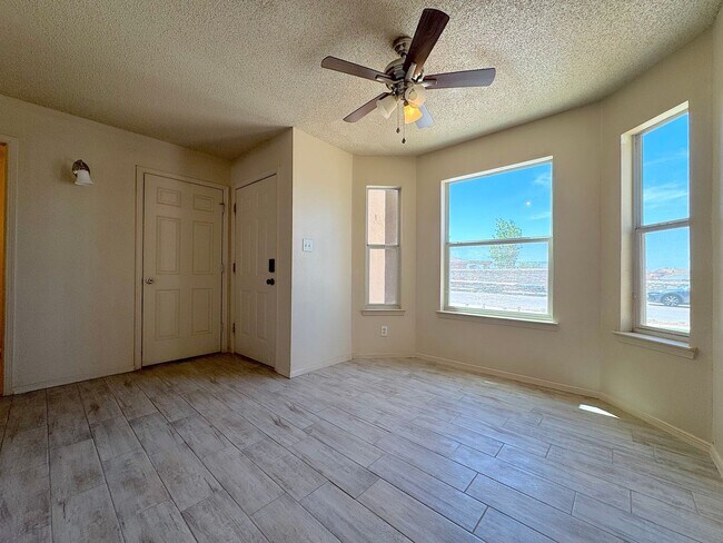 Foto del edificio - East El Paso 4 bed 2.5 bath