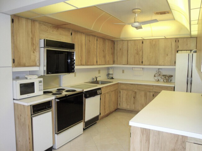 Building Photo - 18 Westgate Ln