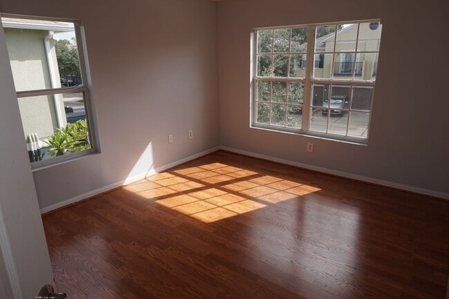 Building Photo - Excellent & Spacious 2/2 with 1 Car Garage...