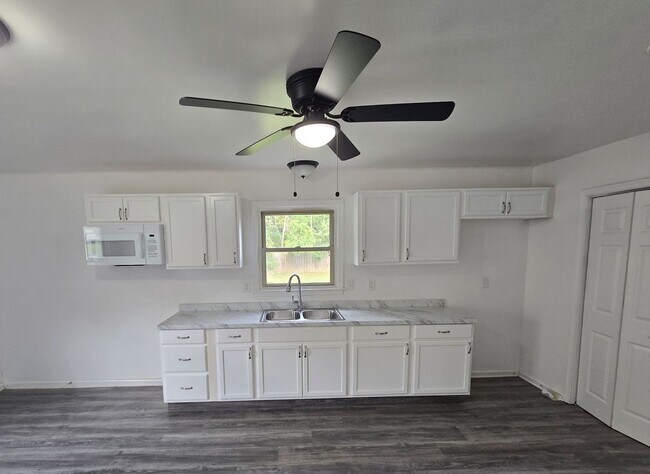 Foto del edificio - 3 bedroom home in Chesterfield County
