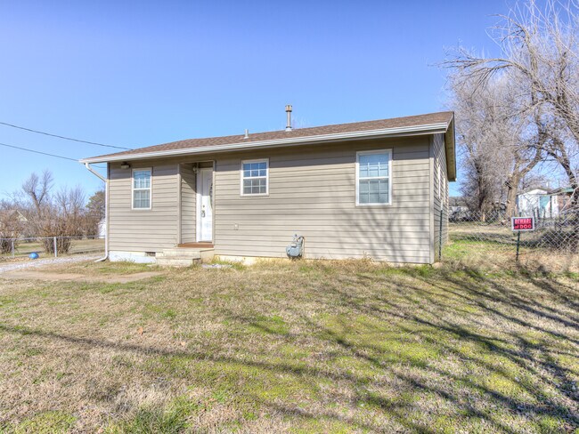 Building Photo - 9829 SE 44th St