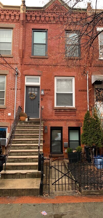 Primary Photo - 82 Astor Plz