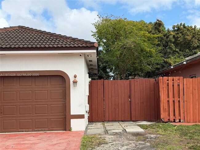 Photo - 18255 SW 145th Ave Apartment