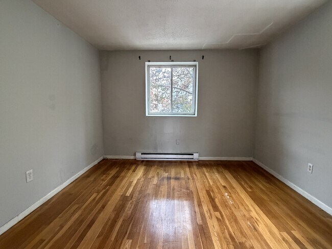 Building Photo - 8 Kittredge St