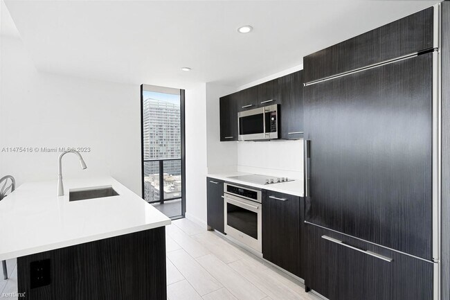 Building Photo - 2 br, 2 bath Condo - 45 SW 9th St Apt 2203