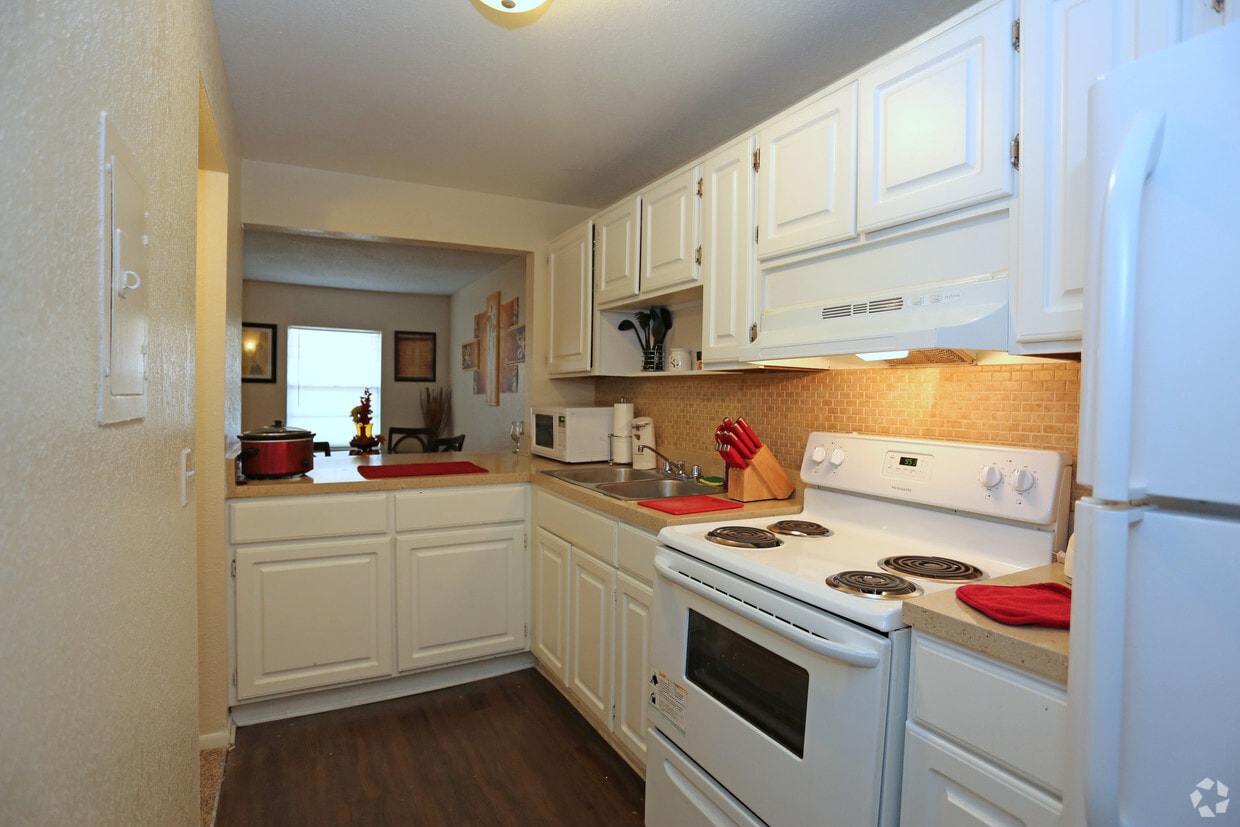 Lakeland Manor Apartments 929 Gilmore Ave Lakeland, FL