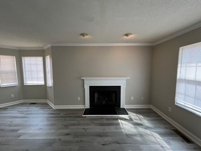 Building Photo - 711 Carolina Ave