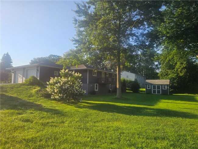 Foto del edificio - 7497 Lake Ave