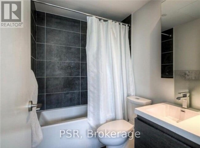 Photo du bâtiment - 1030 King St W