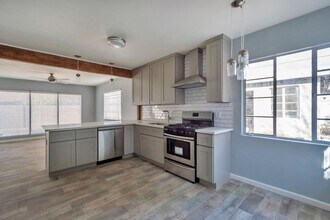 Building Photo - 544-546 W San Juan Ave