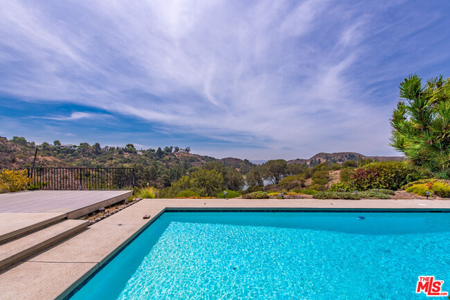 Building Photo - 3006 Arrowhead Dr