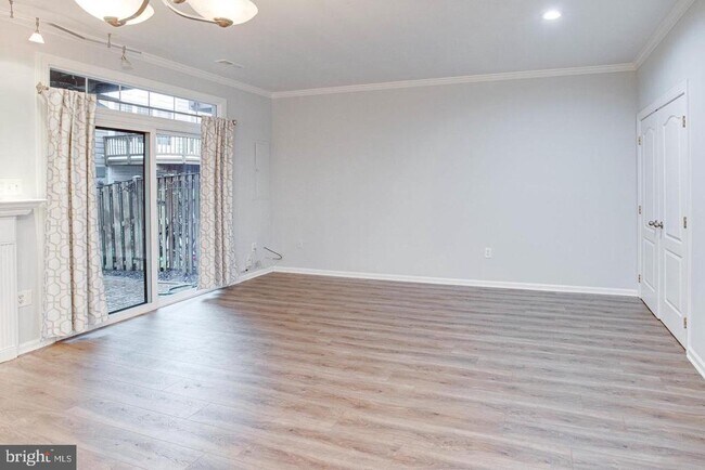 Foto del edificio - 938 Herons Run Ln