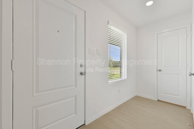 Foto del edificio - 253 Douglas Hls Dr