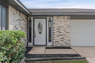 Building Photo - 1506 Leadenhall Cir