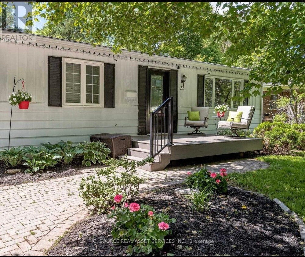 Photo principale - 22-22 Garrett Dr
