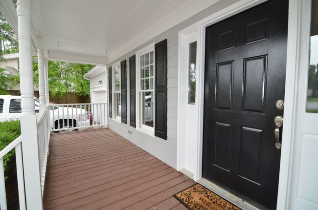 Building Photo - 221 Birch Creek Dr