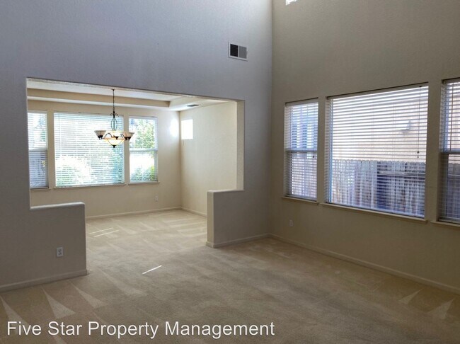 Building Photo - 5 br, 3.5 bath House - 2912 Medinah Way