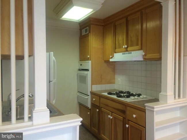 Foto del edificio - 4901 Americana Dr