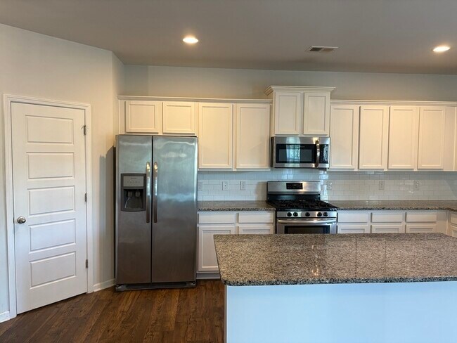 Foto del edificio - 407 Lakemont Dr