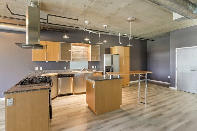 Building Photo - Large 2 Bedroom Loft in LoDo with Amazing ...