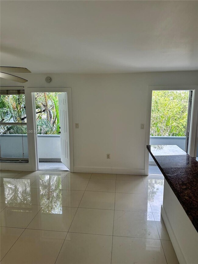 Foto del edificio - 3071 SW 27th Ave
