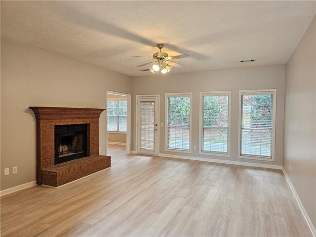 Foto del edificio - 3351 Governors Ct