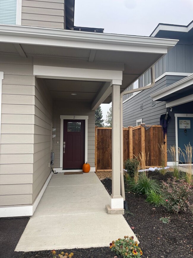Building Photo - 61540 SE Lucia St