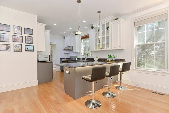 Foto del edificio - 10 Lupine Rd