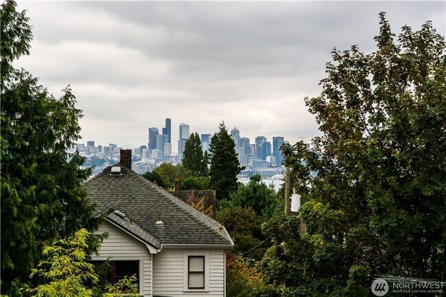 Building Photo - 3Bd/3Ba Seattle Townhouse