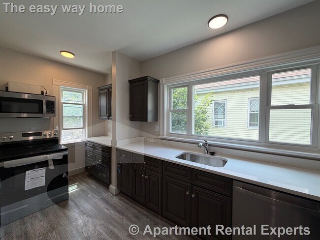 Building Photo - 25 Warner St