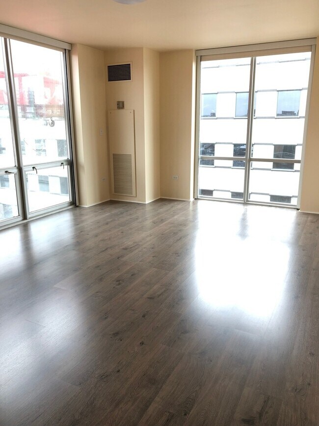 Foto del edificio - 1640 Maple Ave