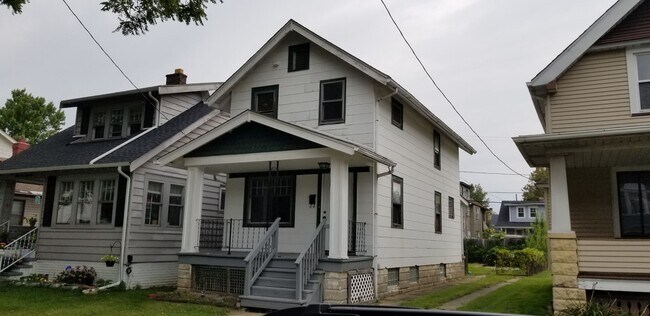 Building Photo - West Park Spring Move In Special - 3 Bedro...