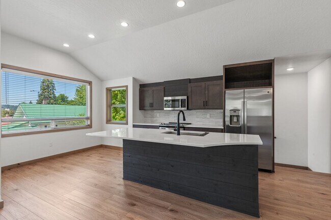 Foto del edificio - 1 Bed 1 bath unit near Sanders beach!