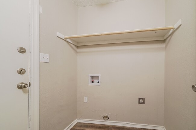 Building Photo - 3013 Osceola Dr