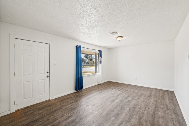 Building Photo - Vintage Home, Minutes from TTU & Medical