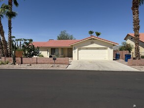 Building Photo - 10636 S Del Vista Dr