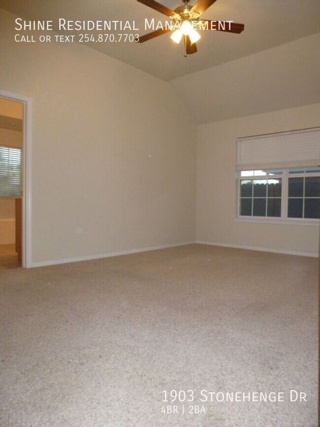 Foto del edificio - 1903 Stonehenge Dr