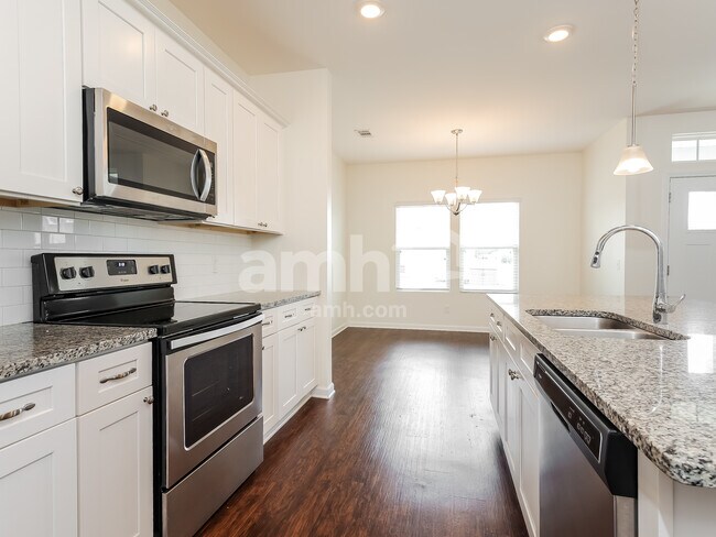 Foto del edificio - 311 Dogwood Cir