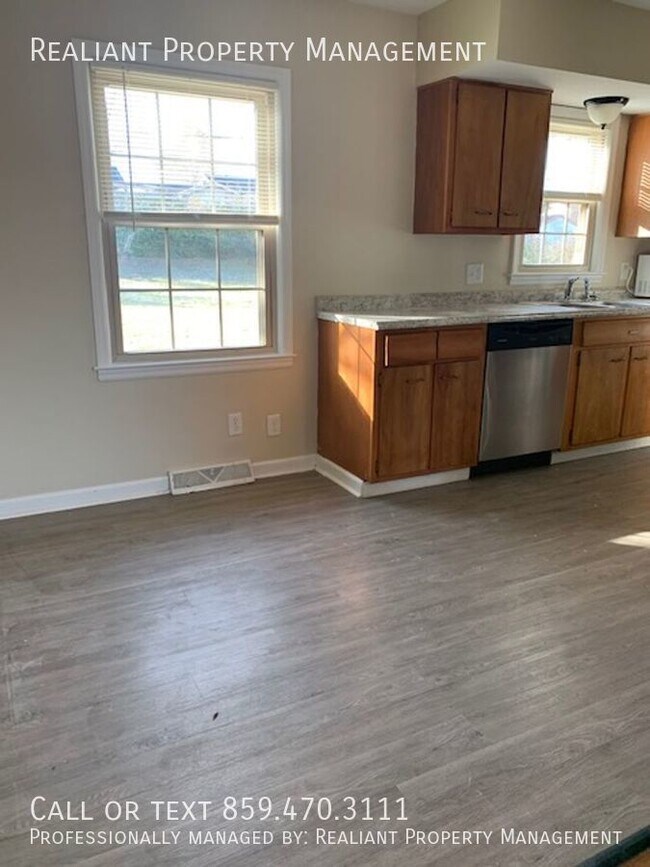 Building Photo - 508 Hickory Hill Dr